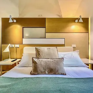 https://santacroce-luxury-rooms.lecce-hotels.com