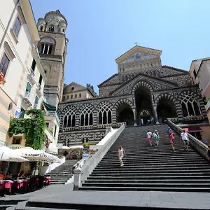 https://il-parida.hotels-amalfi.com